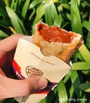 在新加坡,你一定听过Apple Pie但你有听过Teh Tarik Pie吗