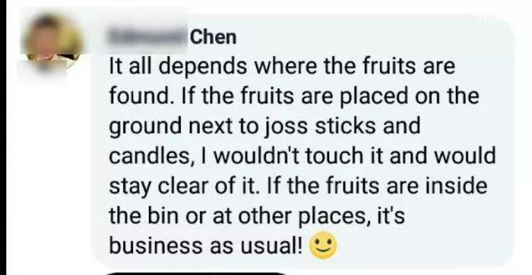 农历七月,供奉在路边的食品究竟能不能吃?新加坡还真有人这么做了