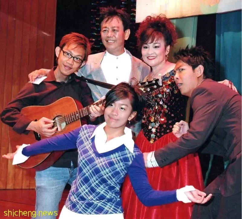 狮城‘星二代’吴思佳 2登时代广场巨型屏幕
