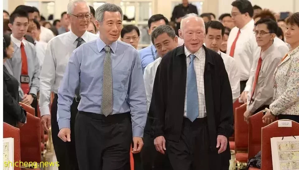为啥新加坡退休老人会去端盘子?