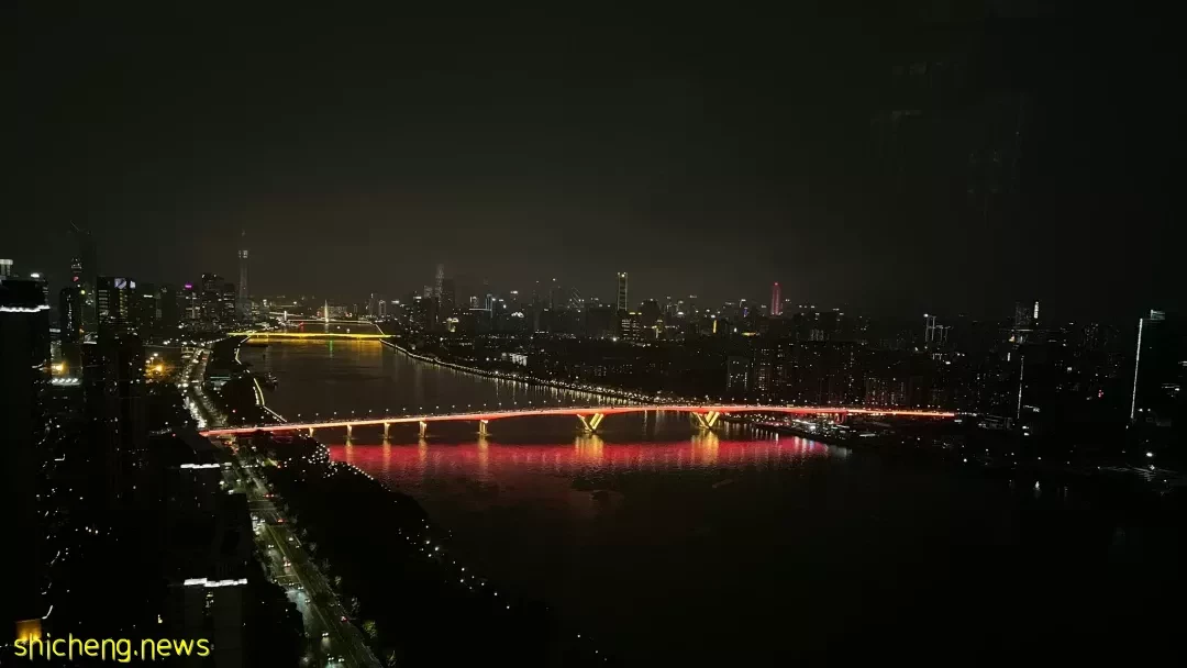 星期三,在广州偶遇了新加坡总理李显龙!也曾在大排档排队买饭被拍照