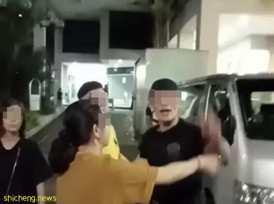商人疑四处望惹祸 酒吧外挨打 被狂追整条街