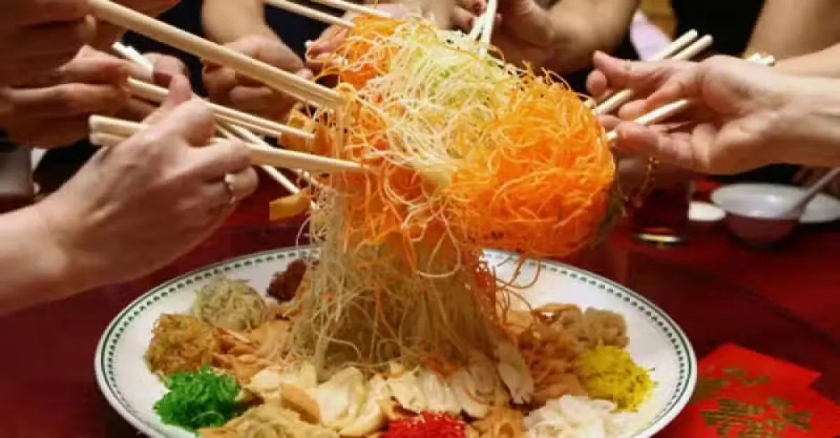 新加坡年俗 捞鱼生！新一年捞出好彩头 | 狮城新闻 | 新加坡新闻