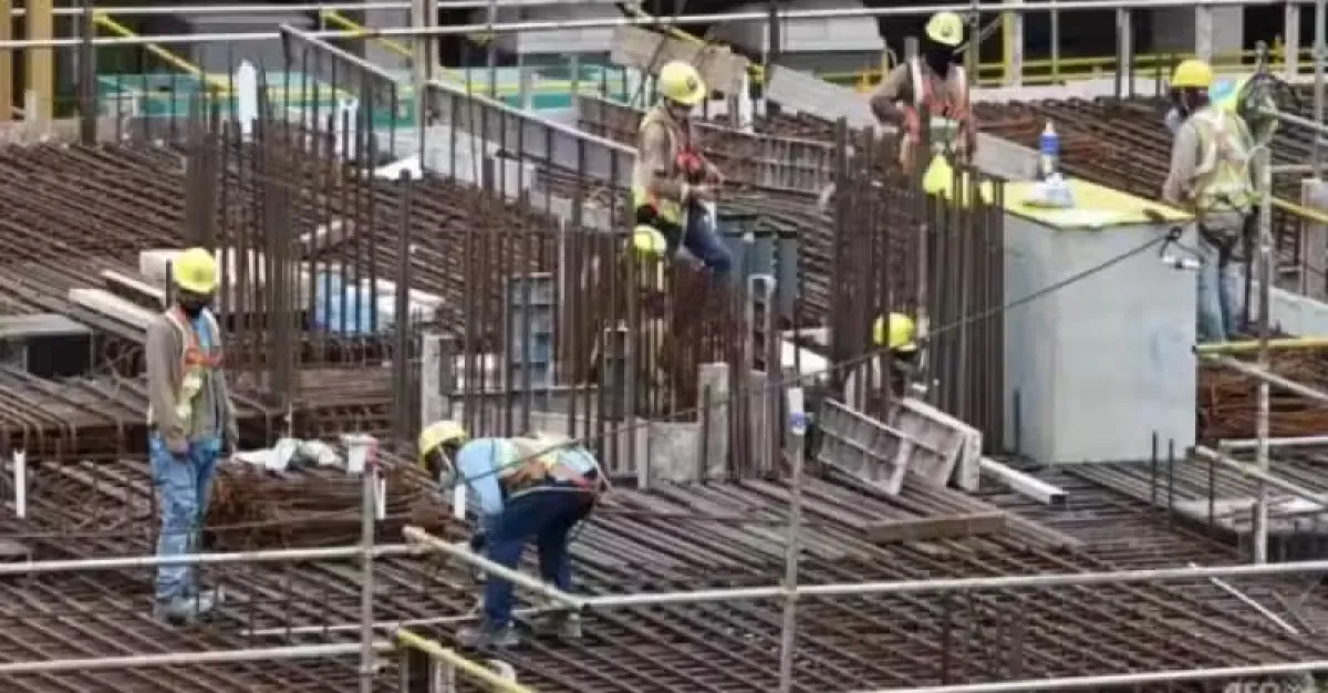 砸伤手指后称肩膀背部疼痛 建筑工人获赔近4万元 | 狮城新闻 | 新加坡新闻